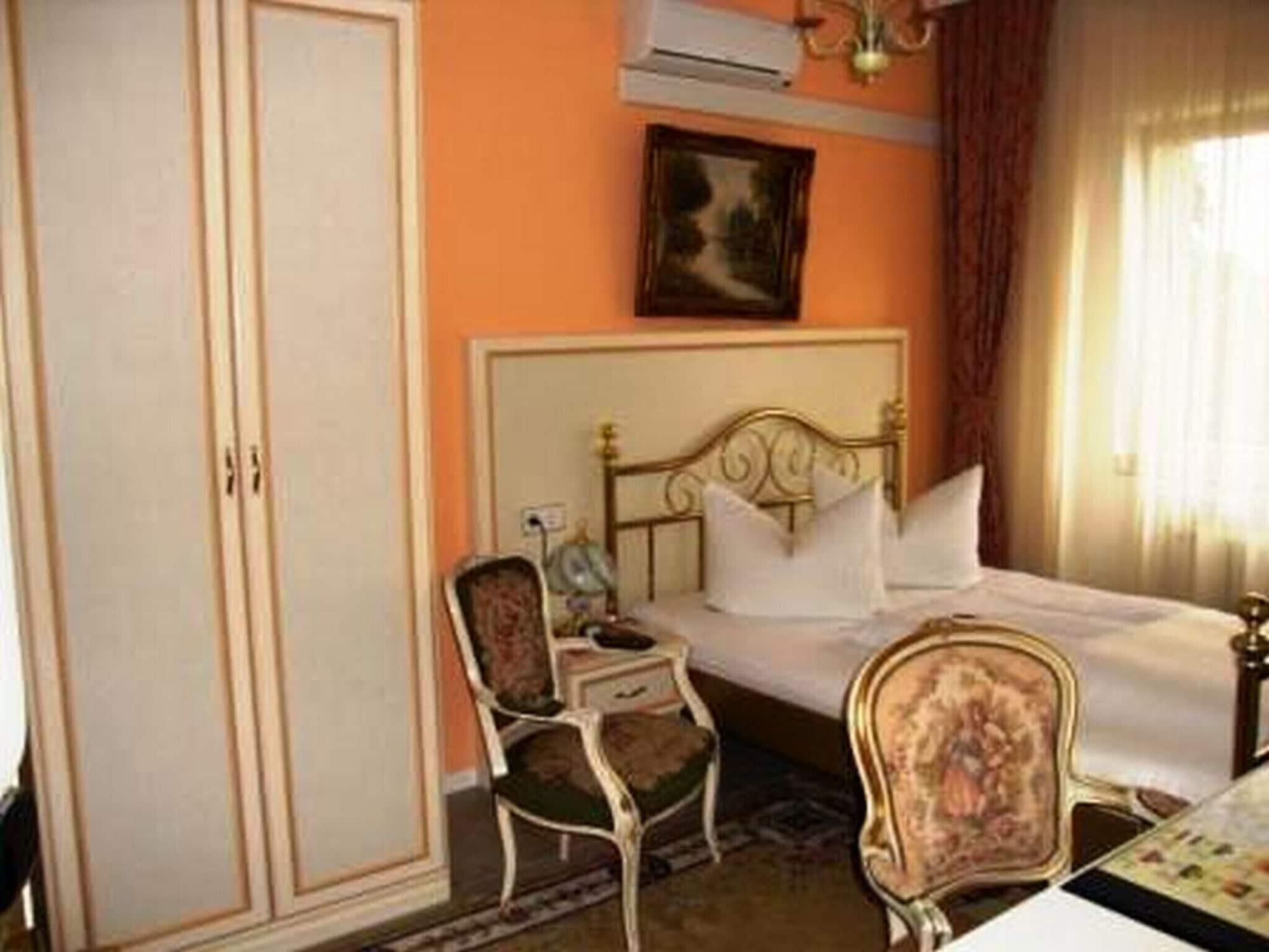 Haus Mooren, Hotel Garni Düsseldorf Dış mekan fotoğraf