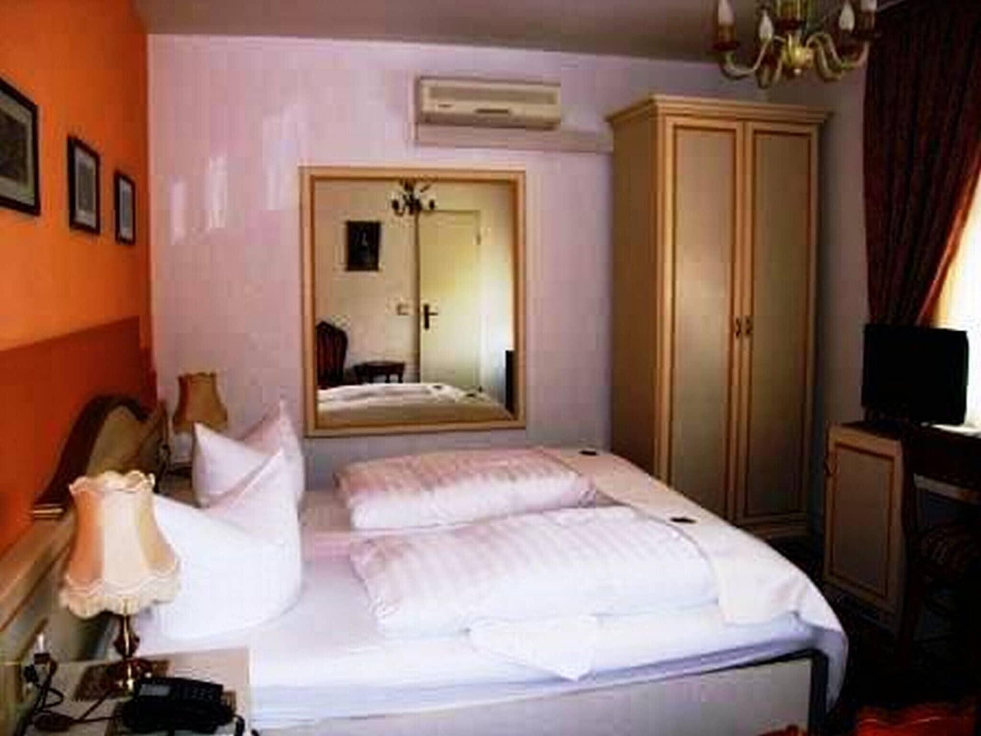 Haus Mooren, Hotel Garni Düsseldorf Dış mekan fotoğraf