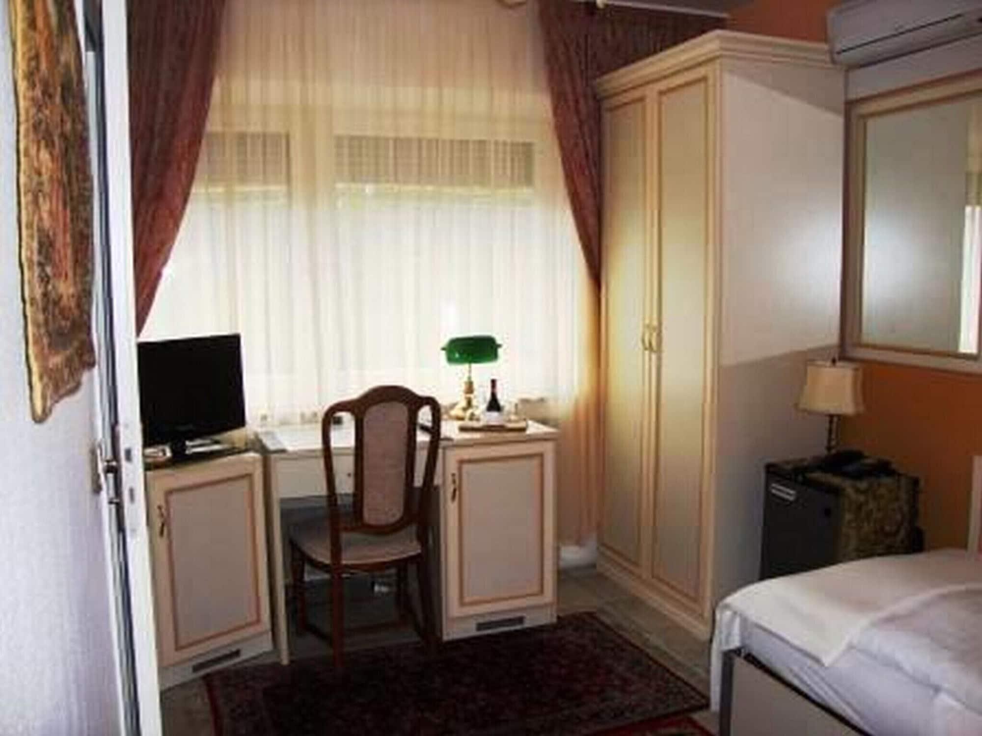 Haus Mooren, Hotel Garni Düsseldorf Dış mekan fotoğraf