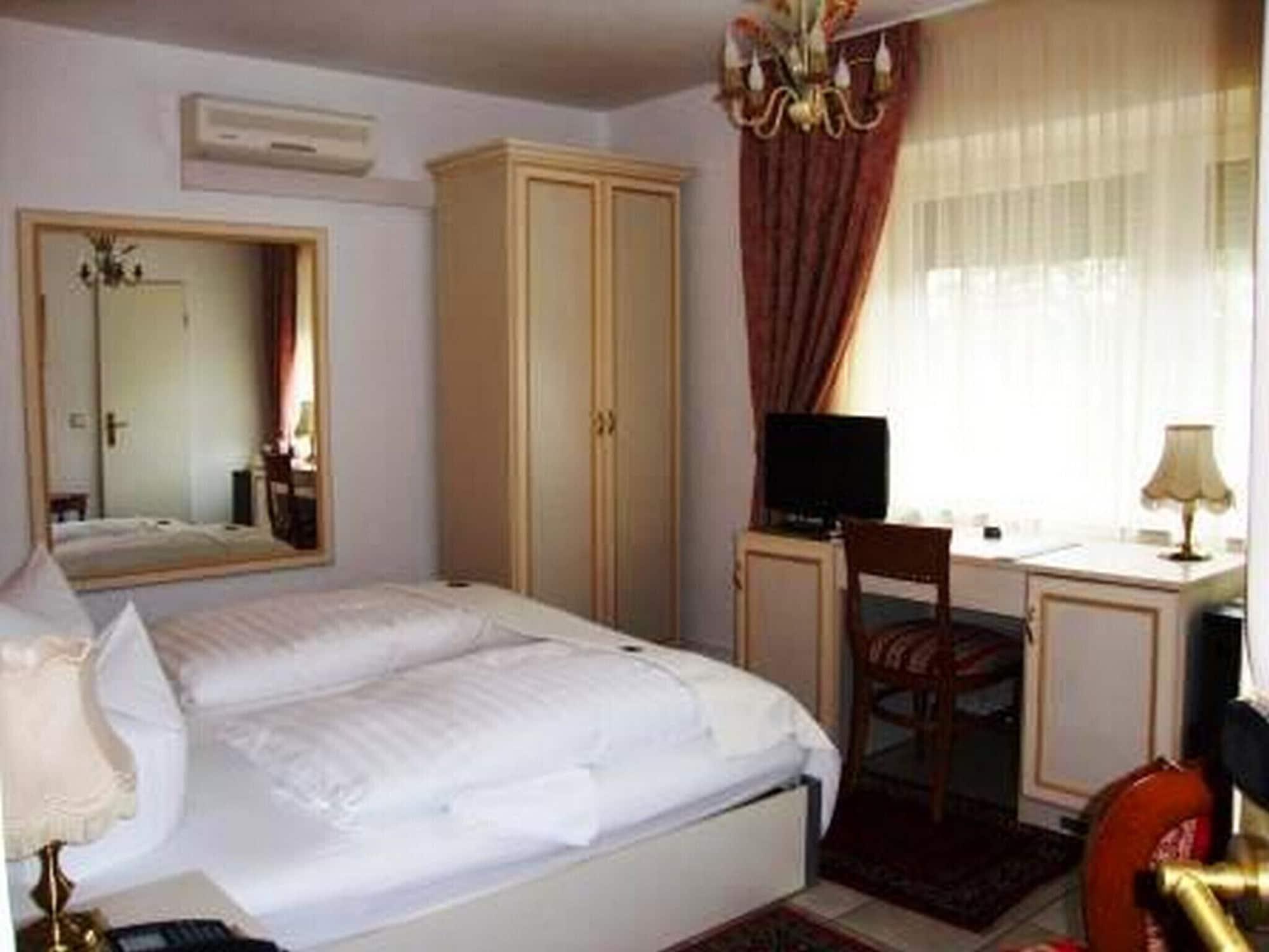 Haus Mooren, Hotel Garni Düsseldorf Dış mekan fotoğraf