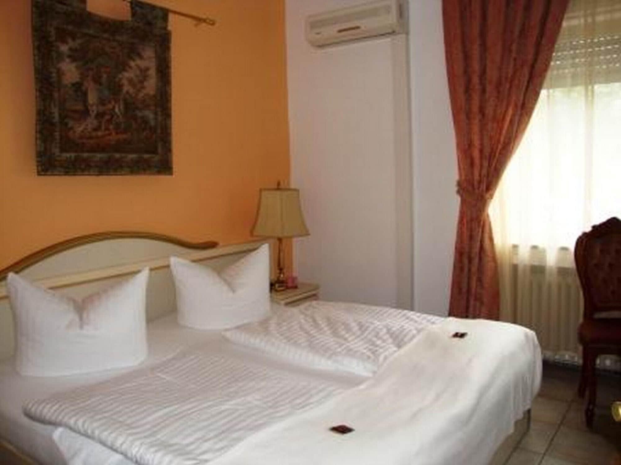 Haus Mooren, Hotel Garni Düsseldorf Dış mekan fotoğraf