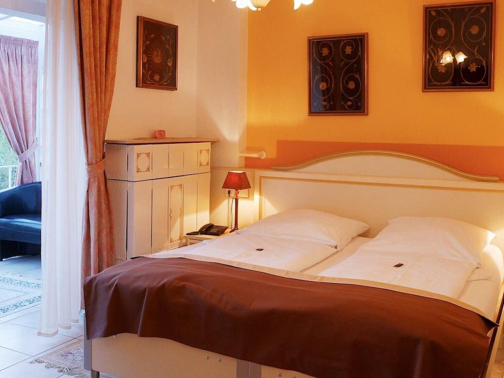 Haus Mooren, Hotel Garni Düsseldorf Dış mekan fotoğraf